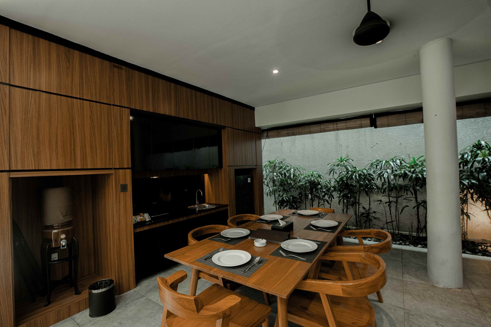 1732849832.4037_Agranusa_Villa_Dining_Room.jpg