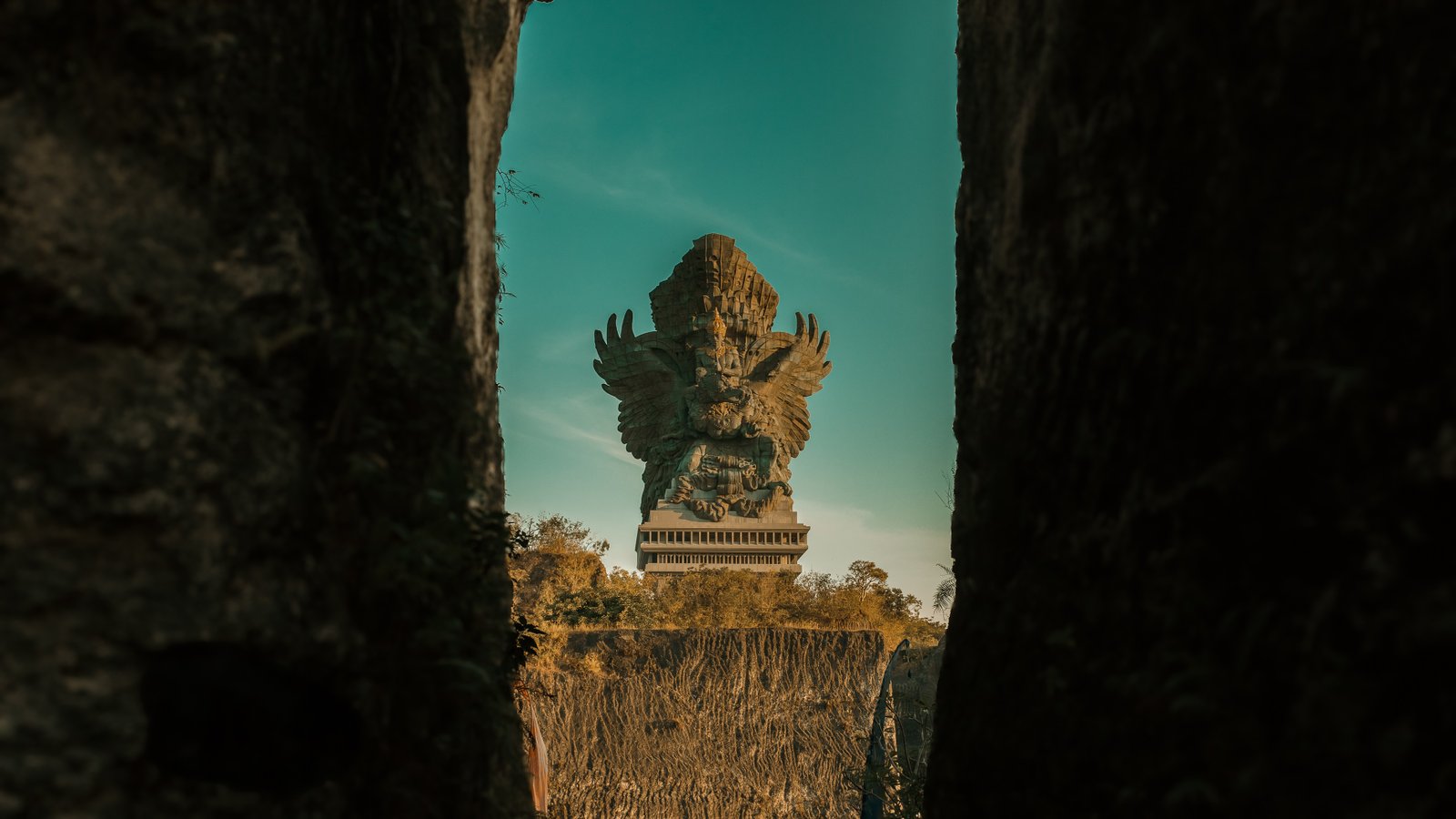 1732876169.059_garuda-vishnu-kencana-statue-bali-indonesia.jpg