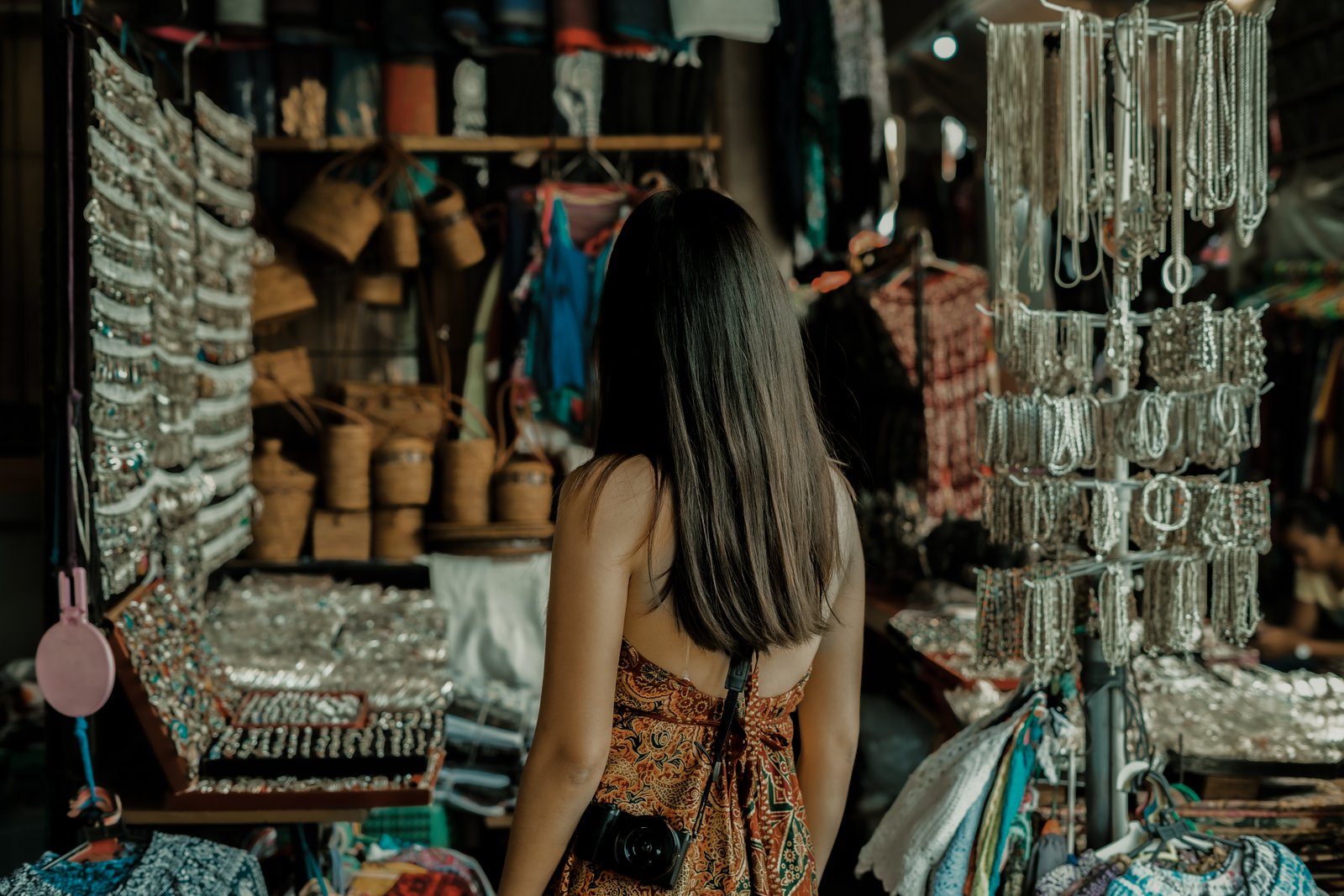 1734508721.692_young-woman-traveler-at-ubud-market-in-bali-2023-11-27-04-50-10-utc__1_.jpg